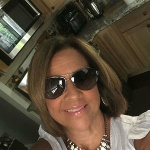 Meet your Posher, Liz